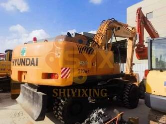 صورة ل حفارات بعجلات 2022 هيونداي 210W-7