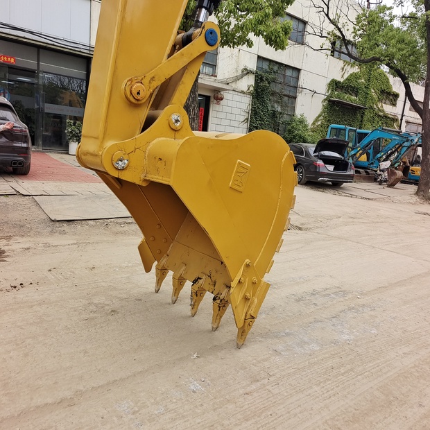 2024 كاتربيلر 320D2L-44516837