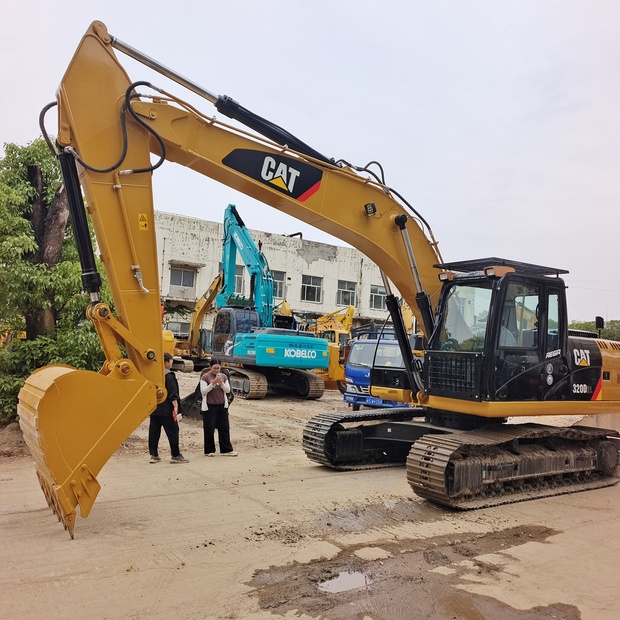 2024 كاتربيلر 320D2L-44516845