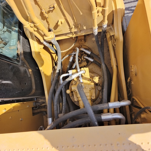 2023 كاتربيلر 320D2L-44516860