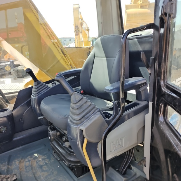 2023 كاتربيلر 320D2L-44516871