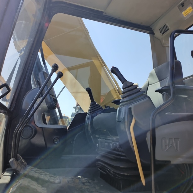 2023 كاتربيلر 320D2L-44516873