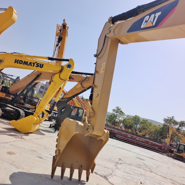 2023 كاتربيلر 320D2L-44516874