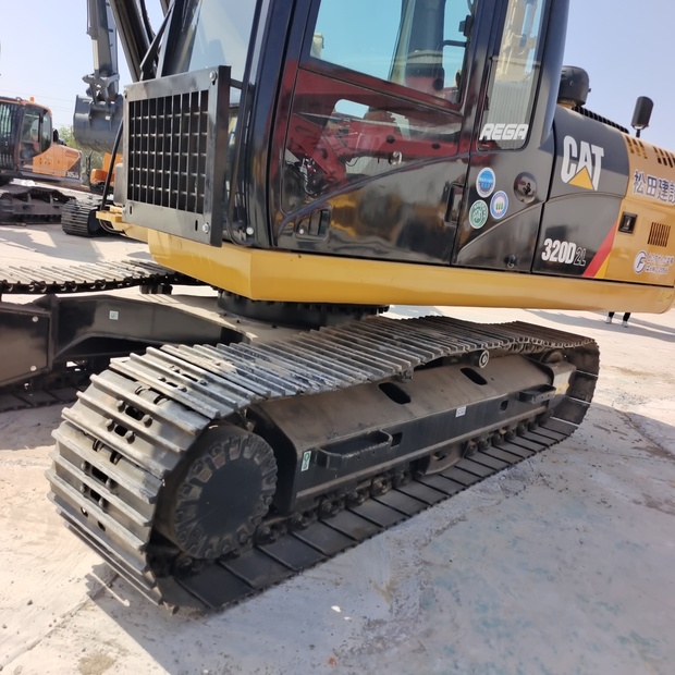 2023 كاتربيلر 320D2L-44516875