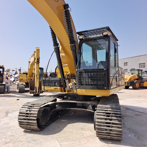 2023 كاتربيلر 320D2L-44516879