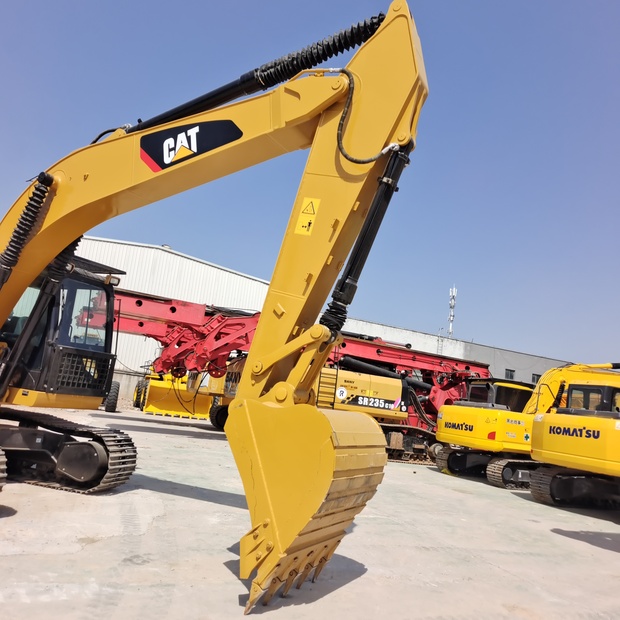 2023 كاتربيلر 320D2L-44516884