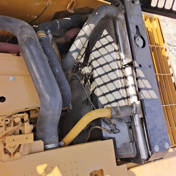 2023 كاتربيلر 320D2L-44516962