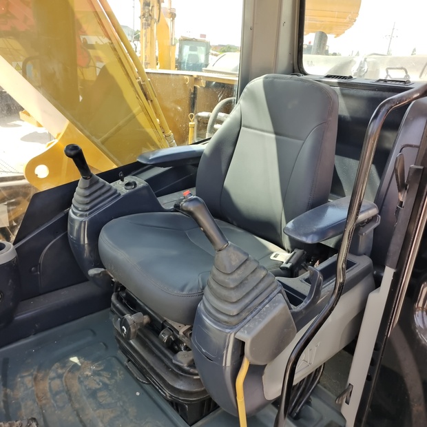 2023 كاتربيلر 320D2L-44516974