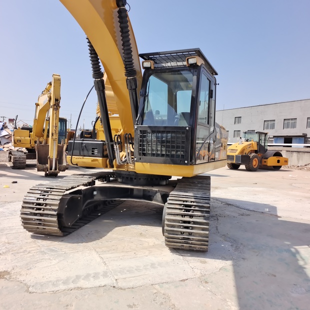 2023 كاتربيلر 320D2L-44516982