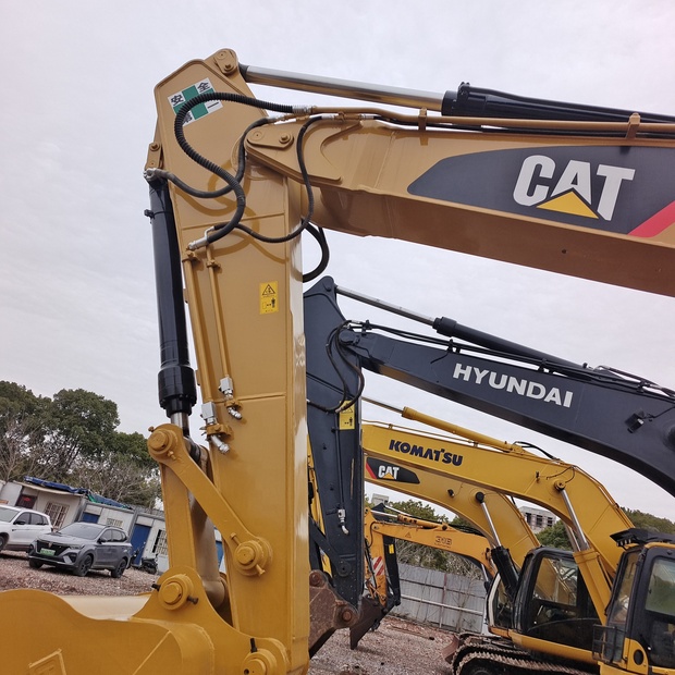 2023 Caterpillar 320D-44517004