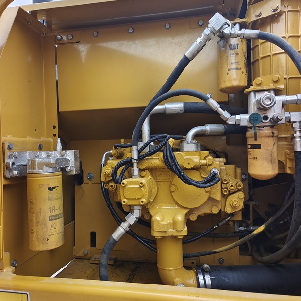 2023 Caterpillar 320D-44517008