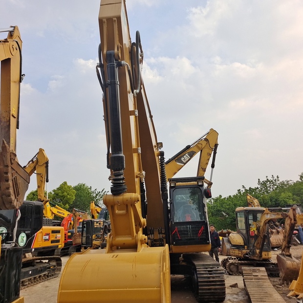 2024 Caterpillar 320D2GC-44517028
