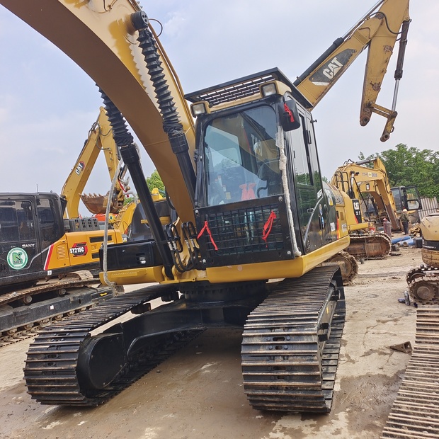 2024 Caterpillar 320D2GC-44517030