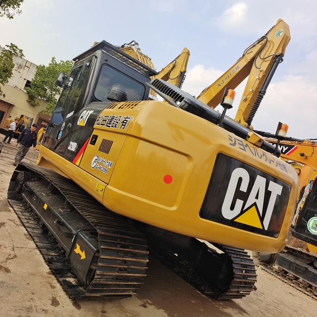 2024 Caterpillar 320D2GC-44517043