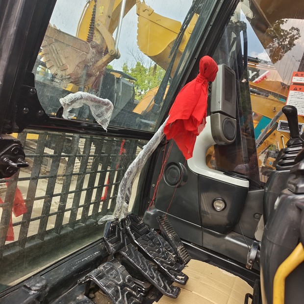 2024 Caterpillar 320D2GC-44517047