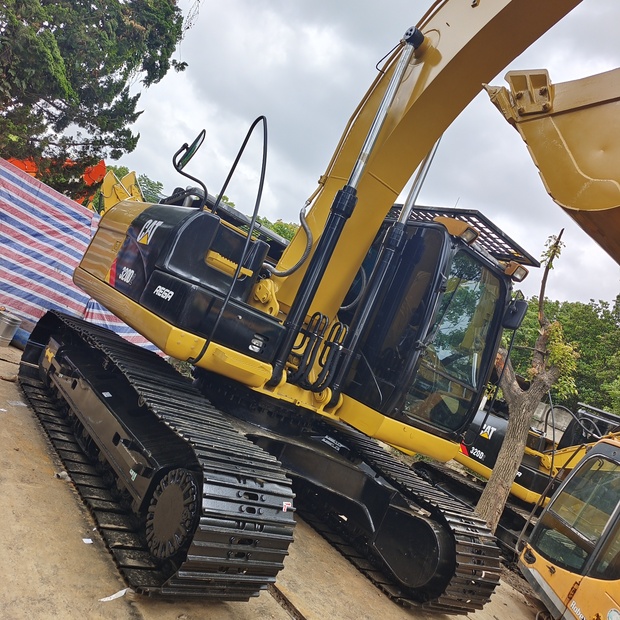 2024 Caterpillar 320D2-44517063