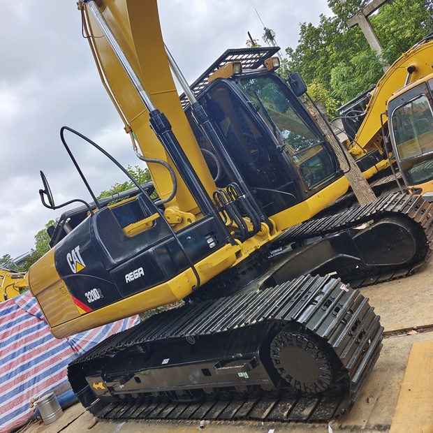 2024 Caterpillar 320D2-44517066