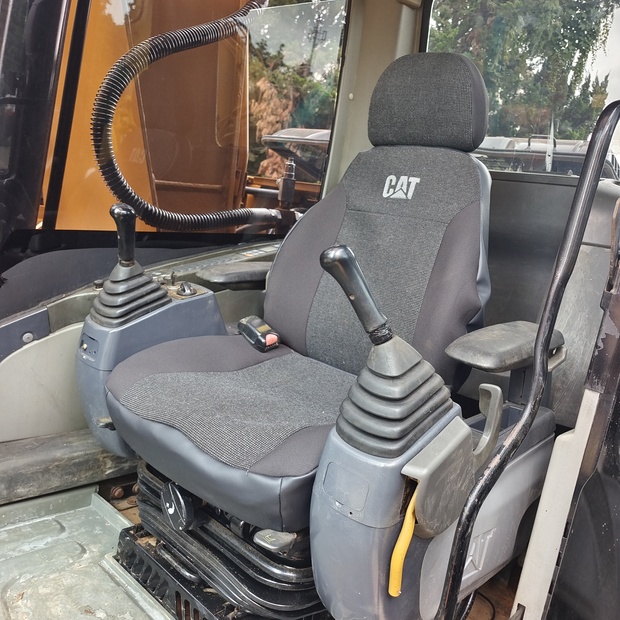 2024 Caterpillar 320D2-44517074