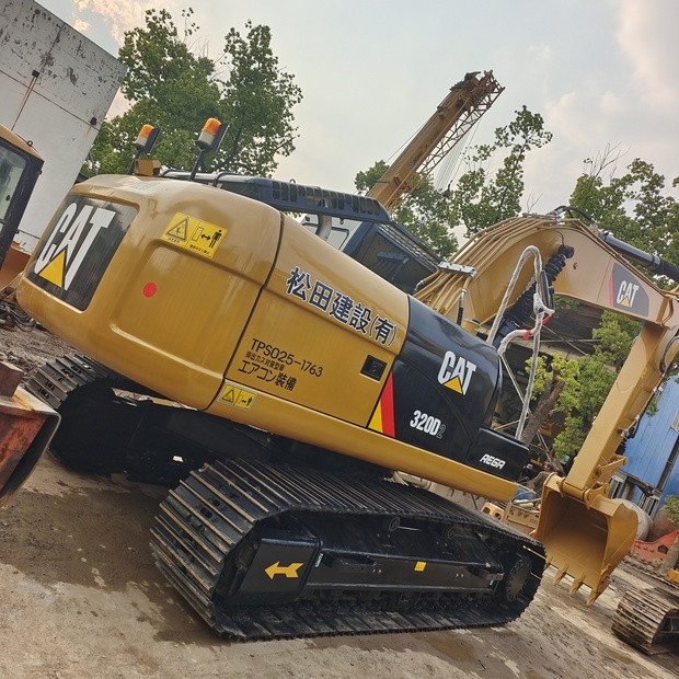 2023 Caterpillar 320D2-44517089