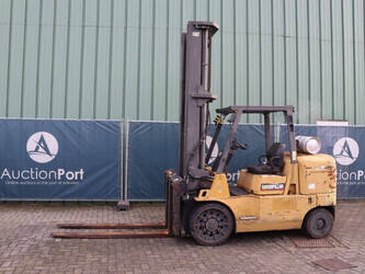 Image for LIFTS 1999 Caterpillar GC60K for Sale in United Arab Emirates