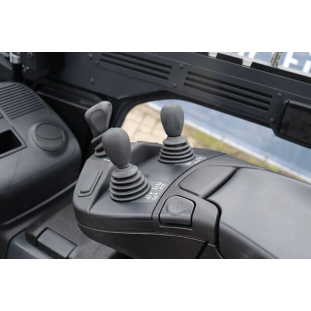 2018 ليندي E25-01-44519245