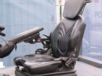 2017-toyota-8fbmt-30-44519280