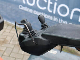 2017-toyota-8fbmt-30-44519282