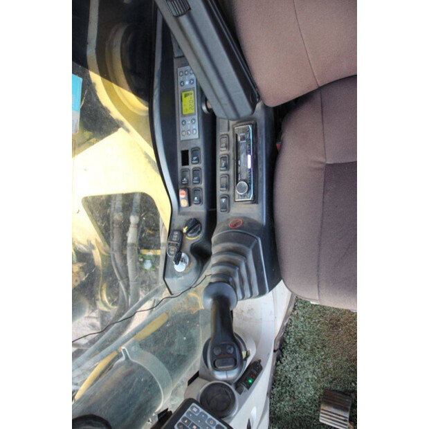 2012 نيو هولاند كوبلكو 385C-44519486