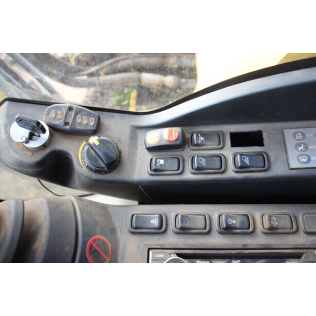 2012 نيو هولاند كوبلكو 385C-44519488