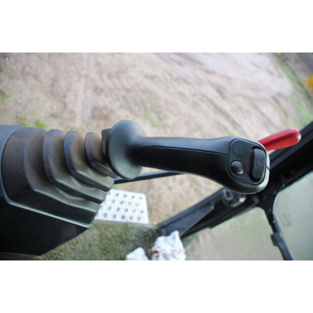 2012 نيو هولاند كوبلكو 385C-44519492