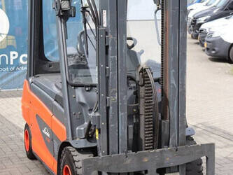 2017-linde-e30-01-1397933-44519966