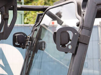 2017-linde-e30-01-1397933-44519971