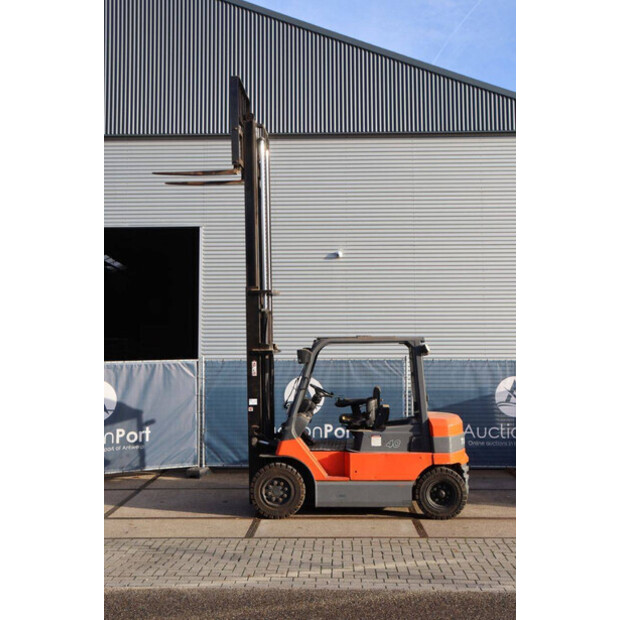 2005 تويوتا 7FBMF40-44521415