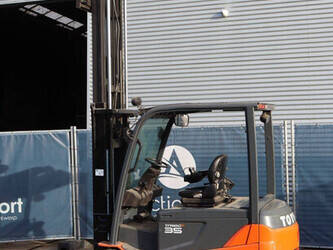 2013-toyota-8fbmt35-44521454