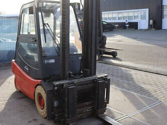 2001-linde-e30-02-1397978-44521537