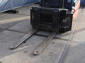 2001-linde-e30-02-1397978-44521540