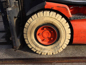 2001-linde-e30-02-1397978-44521546