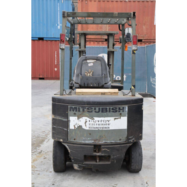 2002 ميتسوبيشي FB20-K-44522154