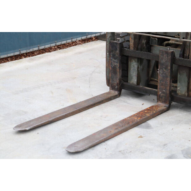 2002 ميتسوبيشي FB20-K-44522159