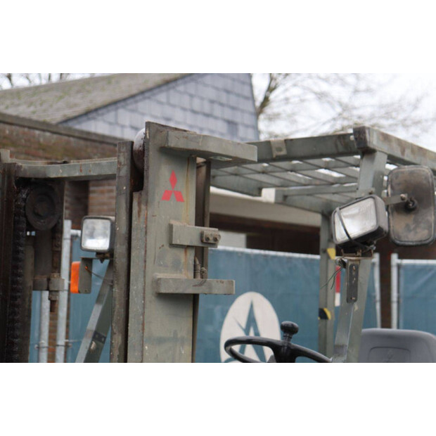 2002 ميتسوبيشي FB20-K-44522161