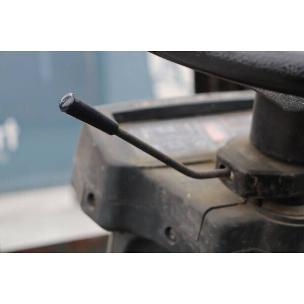 2002 ميتسوبيشي FB20-K-44522174