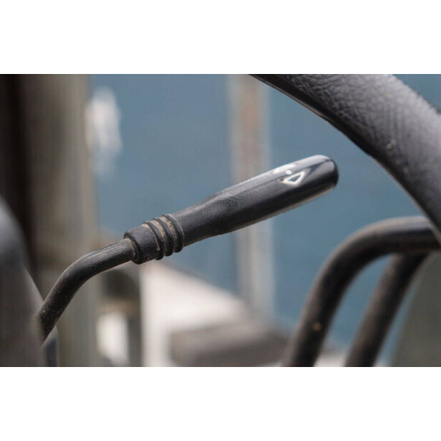 2002 ميتسوبيشي FB20-K-44522175