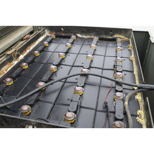 2002 ميتسوبيشي FB20-K-44522182