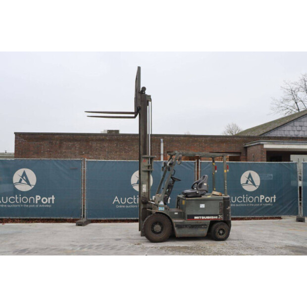 2002 ميتسوبيشي FB20-K-44522184