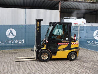 صورة ل رافعات شوكية 2012 يال GLP30VX