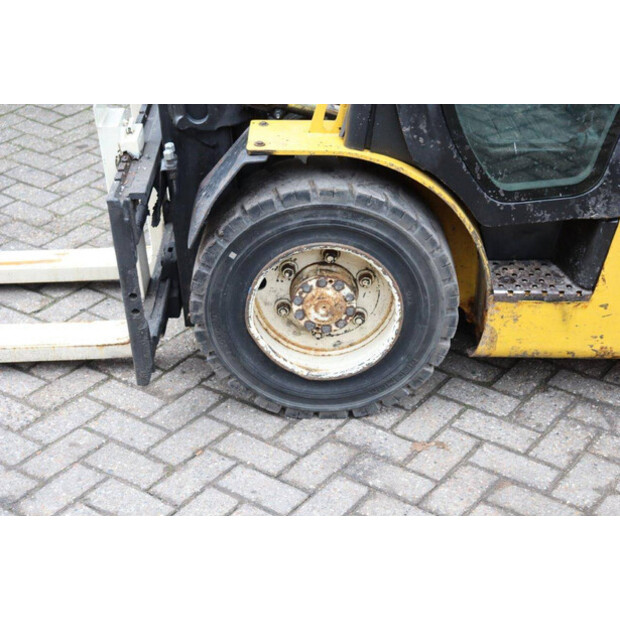 2012 يال GLP30VX-44522566