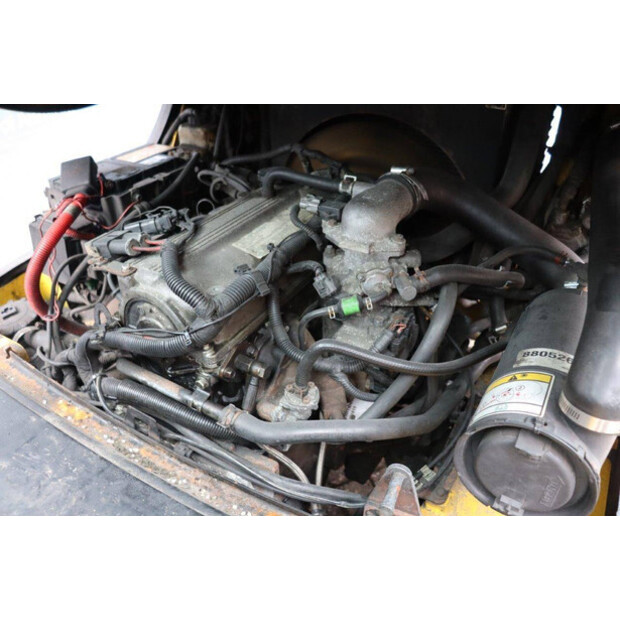 2012 يال GLP30VX-44522573