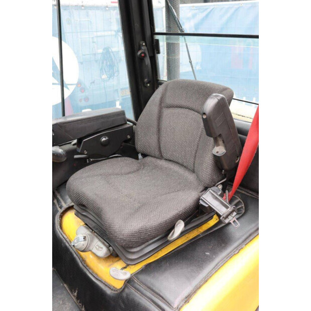 2012 يال GLP30VX-44522577