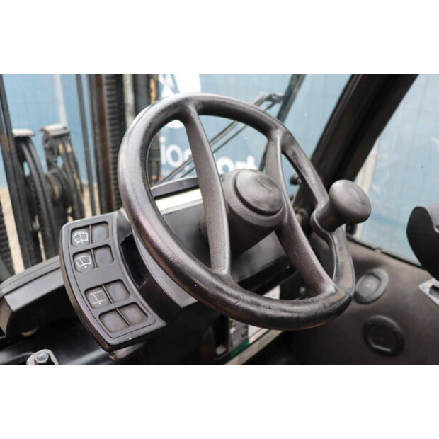 2012 يال GLP30VX-44522578