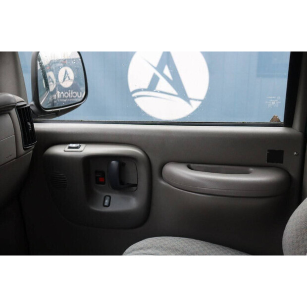 2000 Chevrolet Chevy Van-44523553